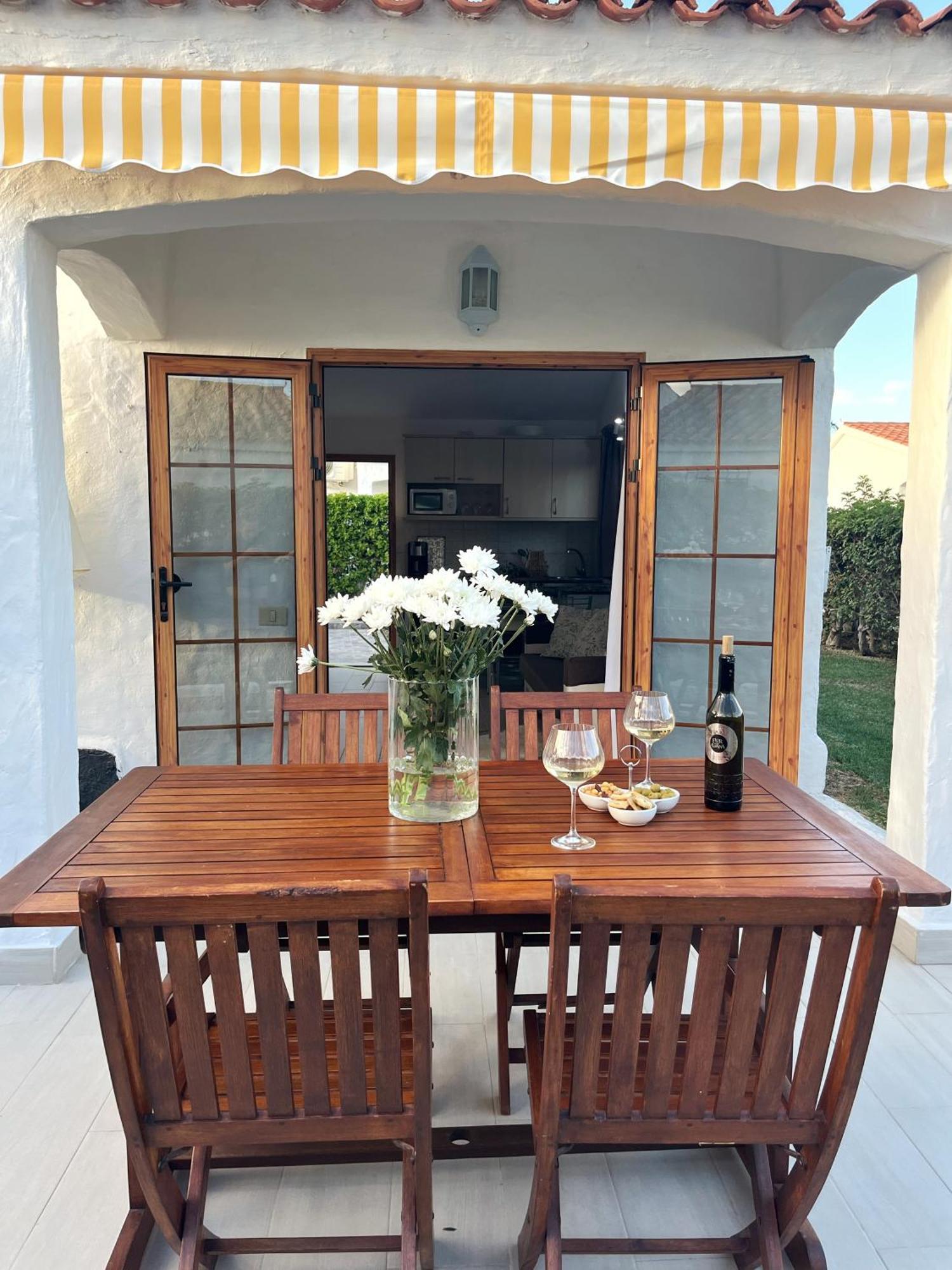 Buzzstays: 1-Bed Bungalow, Garden, Near Yumbo & Beach Maspalomas  Buitenkant foto